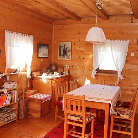 Menka Chata Sirogojno