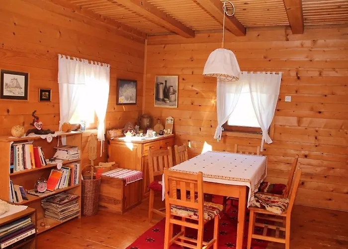 Menka Jaktstuga Sirogojno